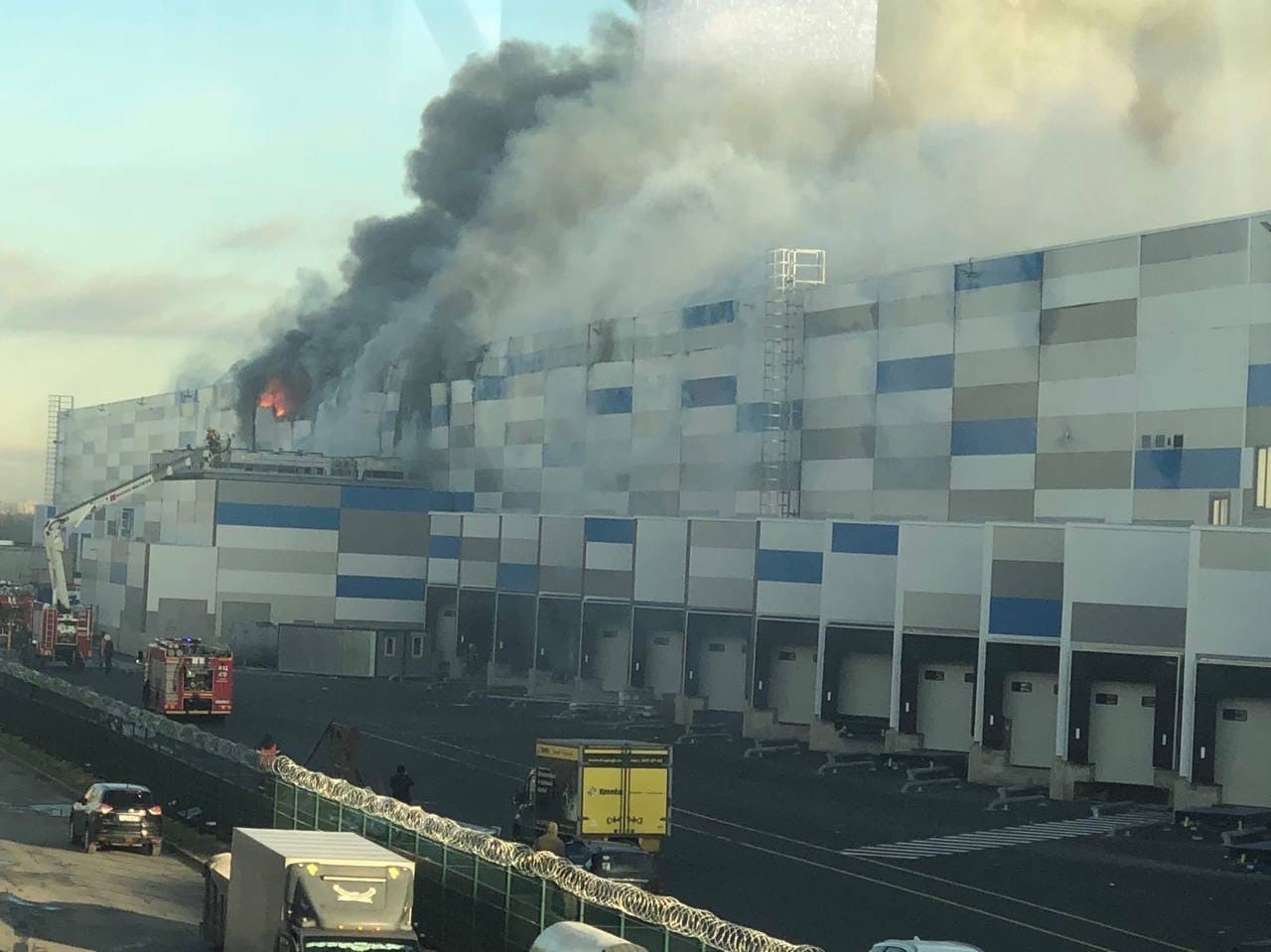 Пожар на складе Шушары
